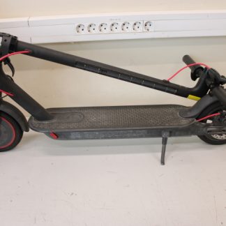 SALE OUT. Xiaomi Mi Electric Scooter Pro 2 (Black) | Xiaomi Mi Electric Scooter Pro 2 | 600 W | 25 km/h | 3 month(s) | Black | USED, SCRATCHED, DIRTY, SMALL CRACK BEHIND LEG, MISSING: CHARGER, MANUAL AND LEFT BACK REFLECTOR